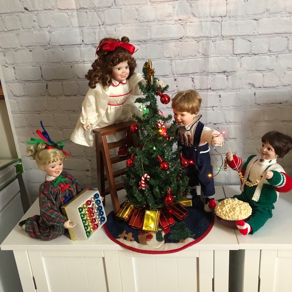 Ashton Drake Christmas collection. - Picture 1 of 3